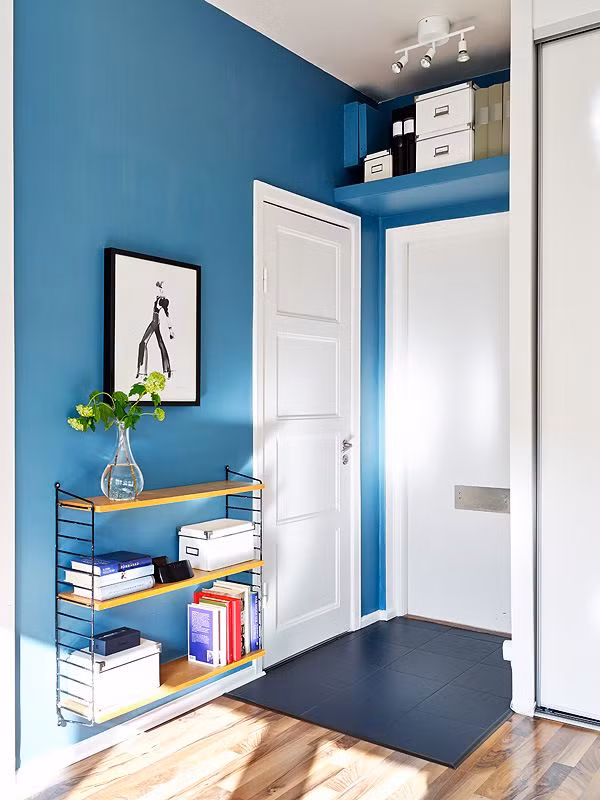 Một lọ hoa cũng đủ tô điểm cho căn phòng. Nguồn ảnh: Homedit.