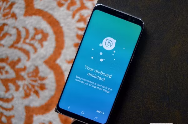 Bixby tốt hơn: Có một lý do là các nhà phát triển hiện tại đang cố gắng thay đổi nút dành riêng cho Bixby trên Galaxy S8 và S8 Plus – chức năng này thực sự hoạt động chưa tốt. Bixby là trợ lý kỹ thuật số độc quyền của Samsung dành cho Galaxy S8 và S8 Plus. Tuy nhiên, đến giờ Bixby vẫn chưa hoàn thành được nhiệm vụ của nó khi thiếu phần điều khiển bằng giọng nói. Do đó, giống như phần mềm S Pen, Bixby cần có một tính năng cực độc để chúng không chỉ là một dịch vụ bổ sung mà là một lợi thế thực sự.