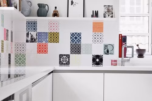 Ưu điểm của nó là đa dạng về kiểu dáng, bắt mắt và dễ lau chùi, các chất men cũng góp phần giúp thỏa mãn nhu cầu sử dụng và gia tăng tính thẩm mỹ của không gian.