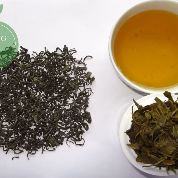 Chè shan tuyết "5 cực" là loại chè đỏ quý hiếm. Khi pha, nước chè không có màu xanh đẹp mắt nhưng lại có hương vị thơm ngon khác lạ. Ảnh: Nongsandungha.