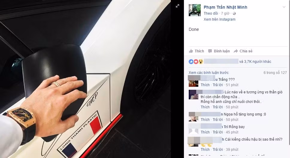 Dựa vào những họa tiết trên chiếc đồng hồ, dân sành đồng hồ nhận ra đây là chiếc đồng hồ của thương hiệu xa xỉ Richard Mille phiên bản “ngọa hổ tàng long". Ảnh: Thegioimoto.