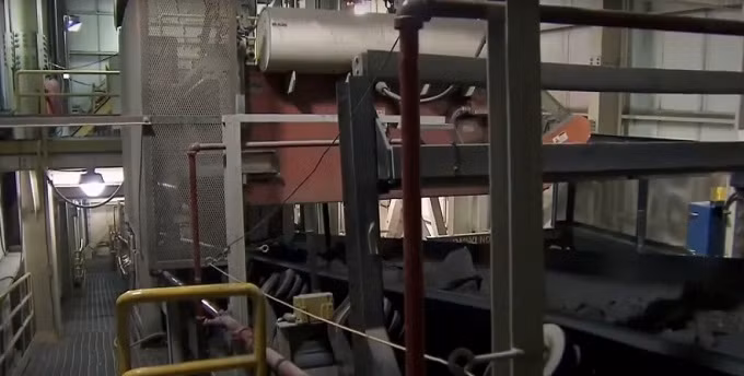 Không ai phải động tay vào viên đá núi lửa này. Tất cả đều được tự động hóa.