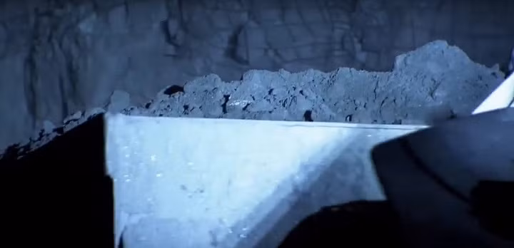 Thuốc nổ nổ tung tầng hầm, mở lối xuống tầng dưới.