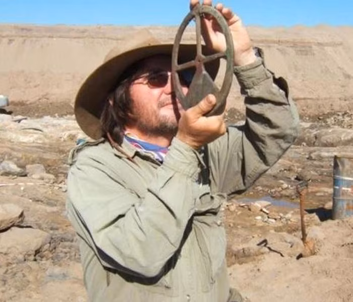 Doi doi nho tim thay luong vang 13 trieu do tren con tau dam-Hinh-3