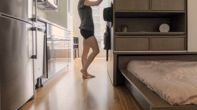 Hệ thống nội thất thông minh được coi là giải pháp tuyệt vời cho những căn hộ nhỏ tại thành phố với không gian sống ngày càng chật hẹp. Nguồn ảnh: Dezeen.