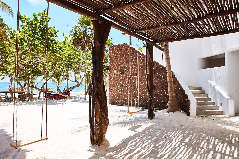 Khách sạn có một khu vườn trù phú, nơi các đầu bếp tự tay trồng nguyên liệu cho thực đơn lấy cảm hứng từ ẩm thực Yucata.