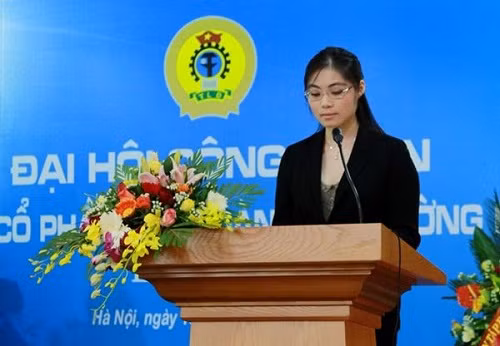 Trần Thị Quỳnh Ngọc là con gái của doanh nhân Trần Văn Cường và bà Lê Thị Thúy Ngà. Nữ đại gia 9X Trần Thị Quỳnh Ngọc hiện giữ chức Phó Chủ tịch Tập đoàn Nam Cường, và là một trong những lãnh đạo công ty địa ốc trẻ tuổi nhất tại Việt Nam. Ảnh: Đời sống &amp; Pháp luật.