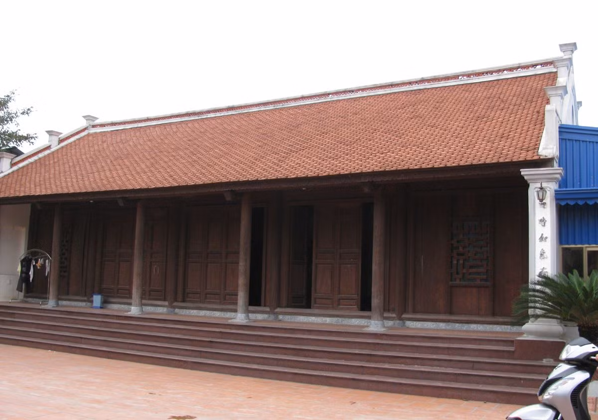 Nhà gỗ lim 5 gian ấn tượng với các đường nét kiến trúc tinh xảo. Ảnh: Nhagolim.