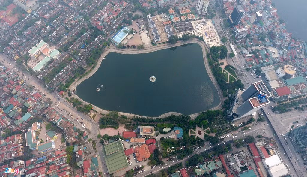 Tổng diện tích Công viên Indira Gandhi bao gồm hồ rộng hơn 8,6 ha, trong đó có 5,9 ha diện tích mặt nước.