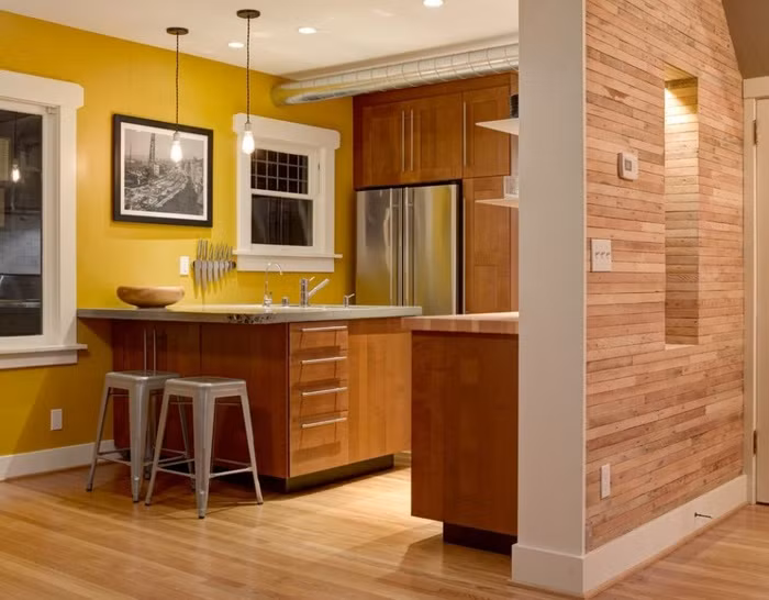 Màu vàng hướng dương sống động và đẹp như màu nắng sẽ thổi hơi ấm vào căn bếp nhỏ nhà bạn.