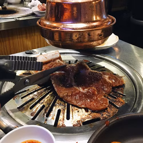 Hương vị thịt luôn tươi ngon cùng với vị cay đậm đà rất riêng là đặc điểm giúp quán nhận được nhiều lời khen. Ảnh: Uknowmj.