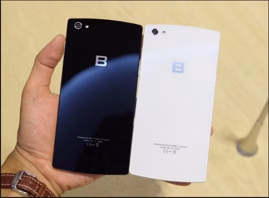Bphone 2 được kỳ vọng sẽ mang lại doanh số cao trong lần bán ra đầu tiên. Nhiều người dùng hy vọng Bkav sẽ rút ra nhiều bài học và tung ra một BPhone 2 thật sự hoàn thiện. Ảnh: Yeah1.