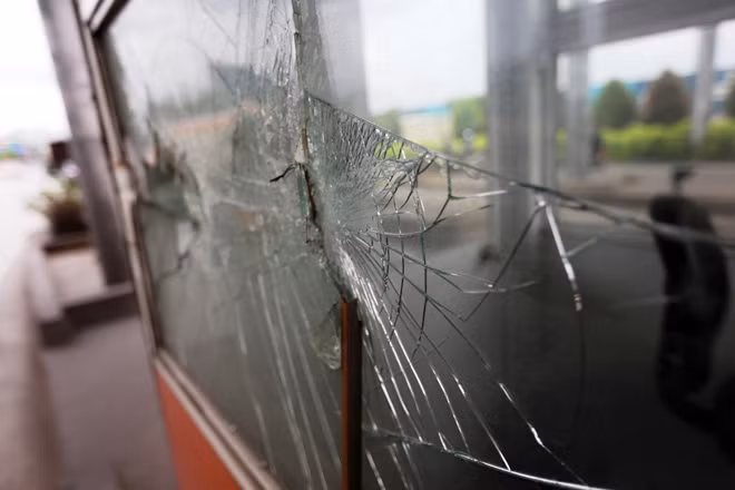 Đầu năm 2013, khi Quỹ Bảo trì đường bộ đi vào hoạt động, Thủ tướng Chính phủ đã giao Bộ GTVT xóa bỏ, dừng thu đối với các trạm thu phí sử dụng đường bộ nộp ngân sách Nhà nước và trả nợ vay để tránh tình trạng phí chồng phí. Trạm thu phí Thủ Thiêm nằm trên đại lộ Đông Tây được xây dựng dựa vào vốn vay ODA của chính phủ Nhật Bản cũng là đối tượng bị xóa bỏ. Việc duy tu, bảo trì đường hầm sẽ dùng phí từ Quỹ bảo trì đường bộ.