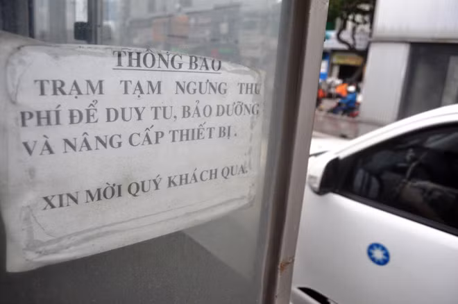 Nhiều người thắc mắc trạm thu phí này không hoạt động tại sao đơn vị chức năng không cho tháo dỡ để giúp việc lưu thông được dễ dàng hơn.