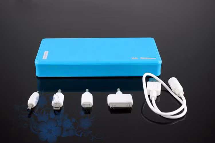 Đừng quên chọn những pin sạc dự phòng chính hãng, có thông tin rõ ràng cùng chế độ bảo hàng uy tín để đảm bảo chất lượng. Ảnh: FPtshop.