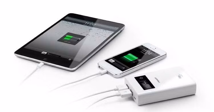 Sử dụng đúng dây sạc của từng loại pin dự phòng khác nhau. Ảnh: Tinphubienhoa.