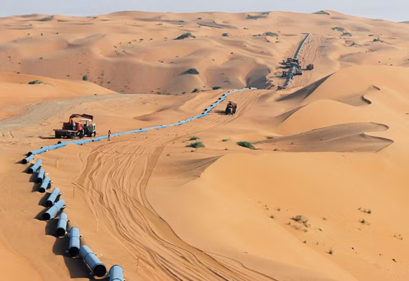 Mỏ dầu Ghawar, Ảrập Saudi bắt đầu đưa vào hoạt động từ năm 1951. Ước tính mỏ dầu có khoảng 70 tỷ thùng. Mỗi ngày người ta khác khoảng 5 triệu thùng dầu tại Ghawar, Ảrập Saudi. Ảnh: Emirates 24|7.