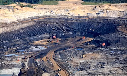 Mỏ cát dầu Alberta ở Canada hiện còn khoảng 169 tỷ thùng. Mỏ được phát hiện từ năm 1980. Ảnh: Mining.