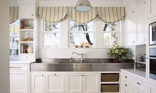 Họa tiết kẻ sọc tạo phong cách cổ điển và sang trọng. Nguồn ảnh: Countryliving.