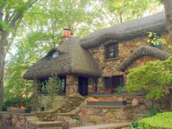 Căn nhà nhỏ xinh xắn, đáng yêu. Ảnh: Printest.