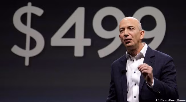 Trung bình mỗi ngày Jeff Bezos kiếm được hơn 1,5 triệu USD/ngày. Ảnh: AP.
