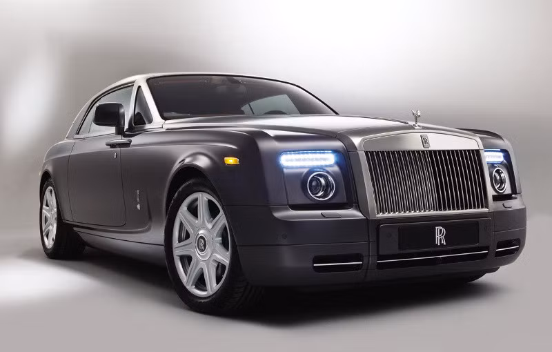 Cô còn có chiếc Rolls Royce Phantom 600 vạn tệ (khoảng 20 tỷ đồng). Ảnh: Weibo.