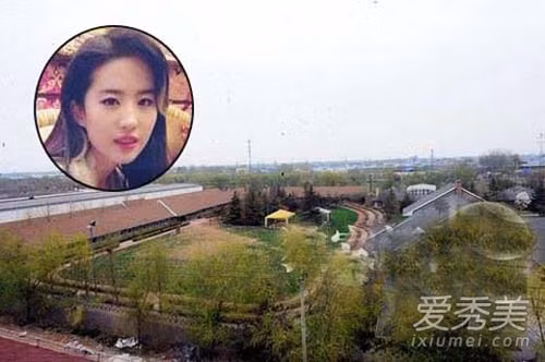 Trong đó, đáng chú ý là ngôi nhà có diện tích tới 16700m2, trị giá hàng trăm triệu NDT, tọa lạc ngay khu đắc địa ở thủ đô Bắc Kinh. Ảnh: Ixiumei.