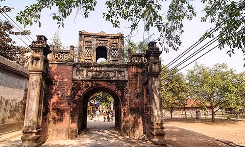 Cách trung tâm Hà Nội 50km, làng Thổ Hà (huyện Việt Yên, Bắc Giang) nổi bật với phong cảnh hữu tình, cây đa, bến nước. Ảnh: Diemdulich.