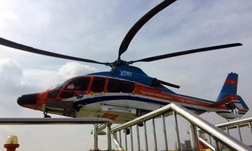 Cho khach bang truc thang tu trung tam Sai Gon ra Tan Son Nhat