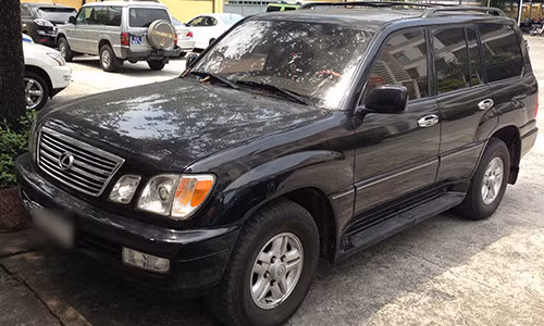 Tháng 4/2016, Trung tâm Dịch vụ bán đấu giá tài sản Đà Nẵng bán đấu giá lô 5 xe Lexus - tang vật vụ buôn lậu. Giá khởi điểm là 13,272 tỷ đồng. Sau khi bỏ phiếu kín liên tục nhiều ngày, kết quả đấu giá cuối cùng là hơn 18,6 tỷ đồng. Ảnh: Bizlive.