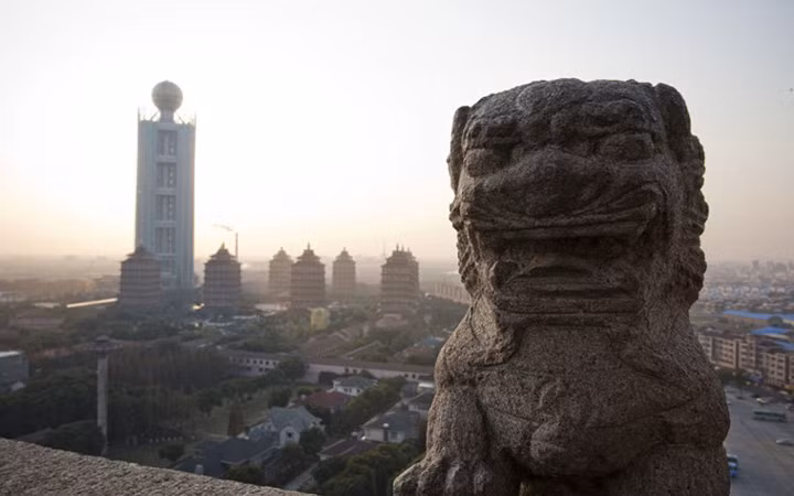 Mỗi người dân sống trong làng Huaxi đều được phát những căn biệt thự xây dựng theo phong cách châu Âu.