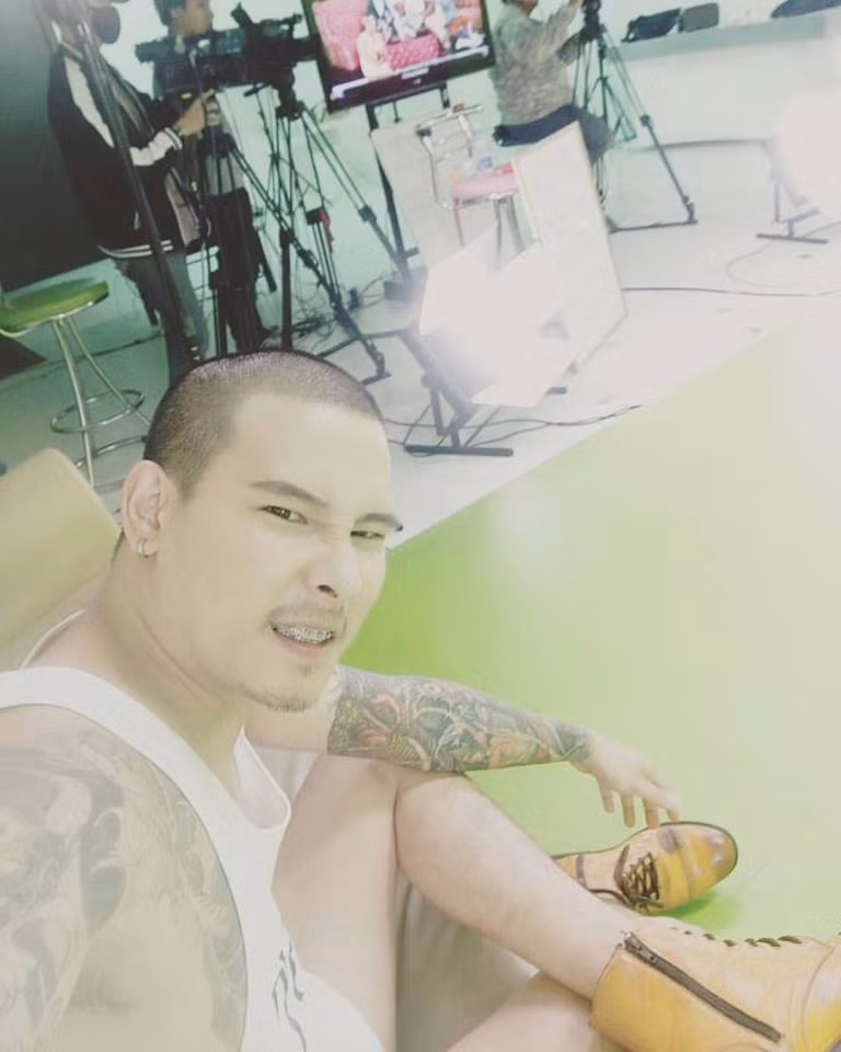 Chong tre dang hinh khoe hinh the, niu keo nu dai gia U60-Hinh-3