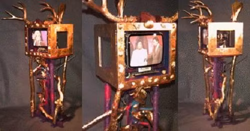 Vỏ ti vi độc đáo được làm từ cành củi khô. Nguồn ảnh: Gadgethim.