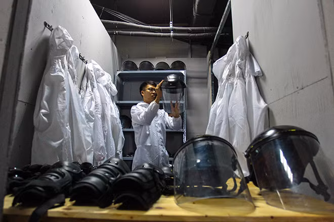 Nguyễn Ngọc Thịnh (người sáng lập “căn phòng xả giận”) chia sẻ: “Công việc trước đây của mình là một nhân viên chăm sóc khách hàng, có những ngày phải làm việc 12 giờ liên tục, tiếp xúc với hàng trăm người nên rất dễ tức giận nhưng lại không có cách nào để giải toả. Xuất phát từ nhu cầu bản thân nên mình đã quyết định mở dịch vụ xả stress này để giúp bản thân có thể xả tức giận, cân bằng cuộc sống và chia sẻ với những người trẻ đang cùng có nhiều áp lực trong cuộc sống, trong công việc như mình."