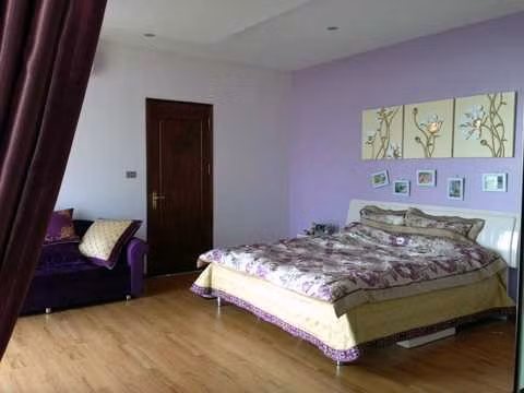 Phòng ngủ trong căn biệt thự ở Thanh Hóa của vợ chồng ca sĩ Trọng Tấn.