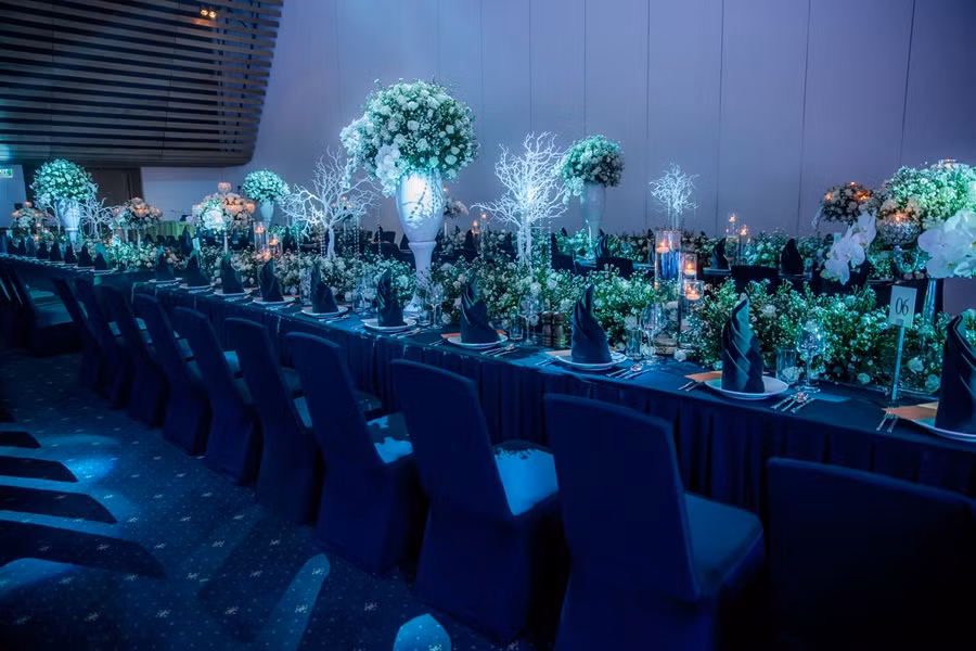 Bàn tiệc lộng lẫy không kém sự kiện kết hôn của nhiều ngôi sao đình đám trong làng giải trí Châu Á khiến khách mời choáng ngợp. Ảnh: 8showbiz.