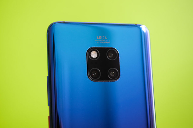 Huawei Mate 30 Pro và Mate 30 Dự kiến ra mắt: Tháng 10 Sau khi Huawei “làm mưa làm gió” với P30 Pro hồi đầu năm nay - điện thoại có hệ thống camera rất ấn tượng, cho phép thu phóng ảnh lên tới 10 lần, dòng điện thoại Mate sắp tới thậm chí sẽ còn cao cấp hơn. Theo truyền thống, dòng Mate sẽ mang tới trải nghiệm điện thoại thông minh toàn diện, theo cách tương tự như Galaxy Note của Samsung. Do đó, giá bán của chúng sẽ không hề “dễ nuốt”. Ảnh: Huawei Mate 20 Pro.