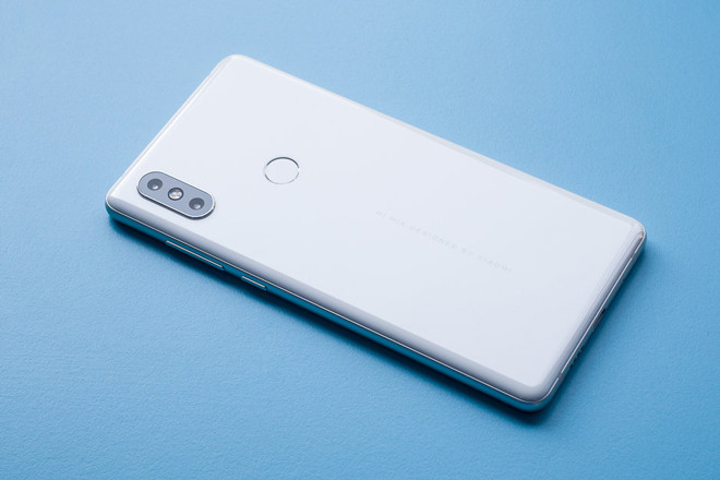 Xiaomi Mi Mix 4 Dự kiến ra mắt: Tháng 10 - Tháng 11 Dòng điện thoại Mi Mix của công ty Trung Quốc Xiaomi luôn tìm cách làm người dùng ngạc nhiên với thiết kế ấn tượng và các công nghệ tiên tiến. Dòng sản phẩm có thiết kế toàn màn hình, không viền sẽ có thêm một thành viên mới vào cuối năm 2019 cùng với hiệu suất nhanh hơn, viền benzel nhỏ hơn và camera được cải thiện trong khi vẫn có ngoại hình cao cấp. Ảnh: Xiaomi Mi Mix 2. *) Title do Kiến Thức biên tập lại