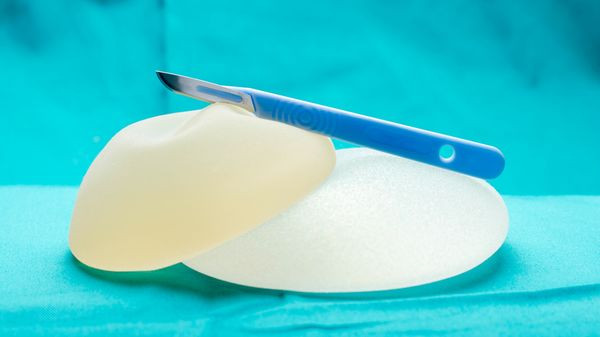 4. My Free Implants: My Free Implants là một webiste gây quỹ cộng đồng dành cho những người phụ nữ muốn phẫu thuật nâng ngực. Theo đó, một người dùng sẽ tạo một hồ sơ và chia sẻ về câu chuyện của mình, nếu ai đó muốn tài trợ chi phí phẫu thuật, họ sẽ liên hệ với cô ấy qua email.