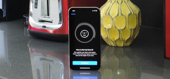  Tính năng Face ID sẽ có tốc độ vượt trộiApple cho biết Face ID, tính năng mở khóa bằng khuôn mặt an toàn của gia đình iPhone X sẽ hoạt động nhanh hơn 30% so với hiện tại. Tuy nhiên đó có thể không phải là tất cả những gì Apple hiện có dành cho tính năng Face Unlock, sẽ có một bản cập nhật lớn cho Face ID để an toàn hơn nữa và bao gồm cả khả năng AR mới. Nếu điều đó xảy ra, Apple có thể sẽ cho phép các ứng dụng của bên thứ ba sử dụng camea trước cho các tính năng bảo mật riêng.