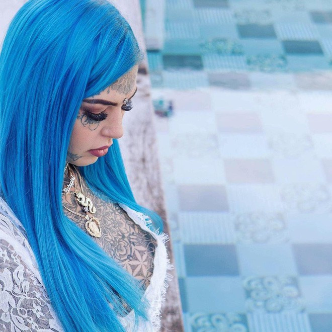 Cô gái trẻ đã chi tới 26.000 AUD (tương đương 417 triệu đồng) để có được dung nhan hiện tại.