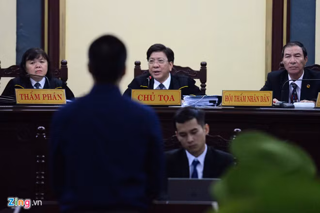 HĐXX do ông Phạm Lương Toản làm chủ tọa.