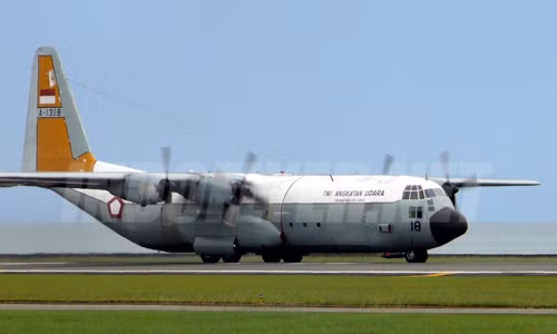 Ngoài Singapore thì Không quân Indonesia và cả Malaysia cũng đã điều những chiếc C-130 tương tự để tìm kiếm máy bay Air Asia.