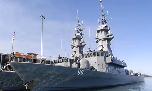 Ngoài RSS Supreme, tàu tên lửa tấn công nhanh RSS Valou thuộc lớp Victory, có lượng giãn nước 595 tấn, tốc độ cực đại lên tới 37 hải lý/h. Trên tàu được trang bị nhiều khí tài trinh sát mặt nước hiện đại, đặc biệt tàu còn có một UAV hoạt động liên tục được 24 tiếng đồng hồ.