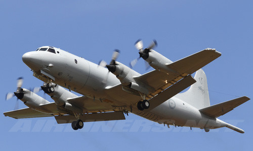 Đặc biệt, Không quân Hoàng gia Australia cũng đã chính thức triển khai máy bay tuần tra săn ngầm AP-3C Orion tham gia tìm kiếm máy bay Air Asia. Đây là loại máy bay được thiết kế để đảm trách các nhiệm vụ tác chiến trên biển. Nó được trang bị hàng loạt khí tài hiện đại (radar, cảm biến) có thể phát hiện vật thể cả trên và dưới mặt nước.