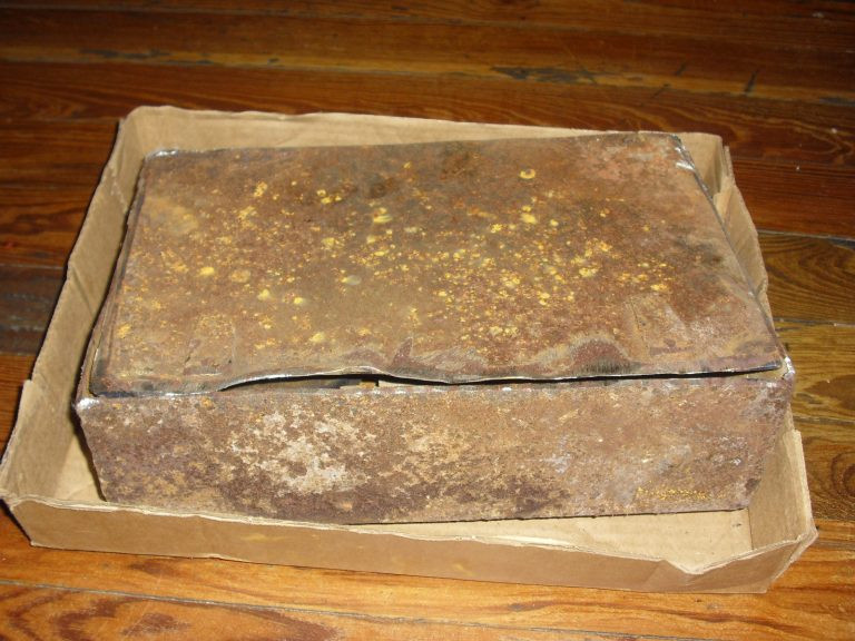 Mọi người đều muốn biết bên trong chiếc hộp có gì.