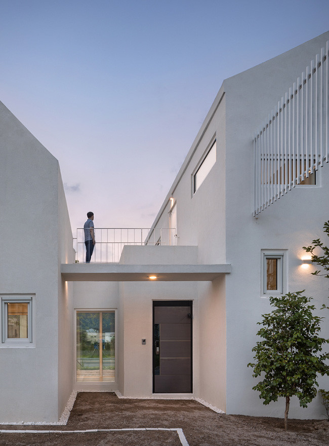 Ngôi nhà độc đáo được thiết kể mở với 2 phần riêng biệt nhưng lại không tách rời nhau.