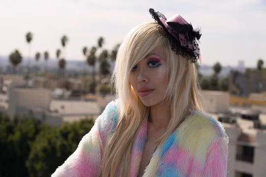 Suốt 6 năm qua, Ophelia Vanity nhiều lần phẫu thuật thẩm mỹ. Cô cho rằng phẫu thuật thẩm mỹ thành công sẽ tự tin hơn.