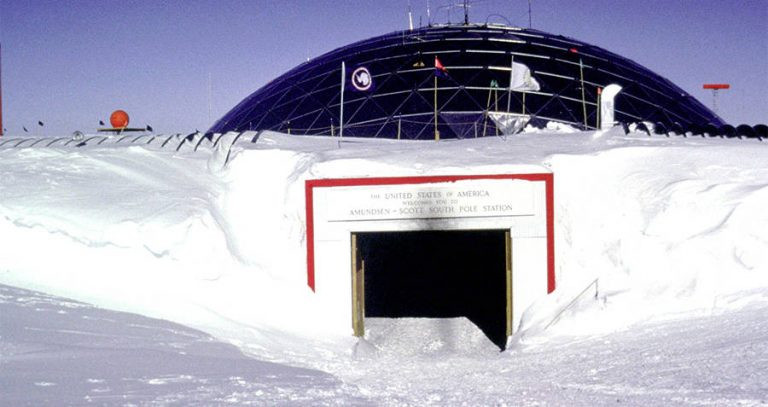 Mới đầu, nguyên nhân dẫn đến cái chết của Rodney được cho là tự nhiên, thế nhưng nhiều đầu mối khiến cái chết của Rodney có vẻ đáng ngờ. Rất nhiều người tin rằng, Rodney bị giết chứ không phải tự tử. Vì trạm Amundsen-Scott nằm ở Nam cực, một trong những nơi xa nhất thế giới, chuyến bay chở đoàn pháp y đã bị hủy rất nhiều lần do thời tiết xấu.