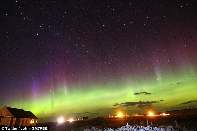 Không giống như hầu hết những cực quang khác, cực quang Steve xuất hiện gần xích đạo hơn, có thể kéo dài hàng trăm hoặc hàng ngàn dặm.